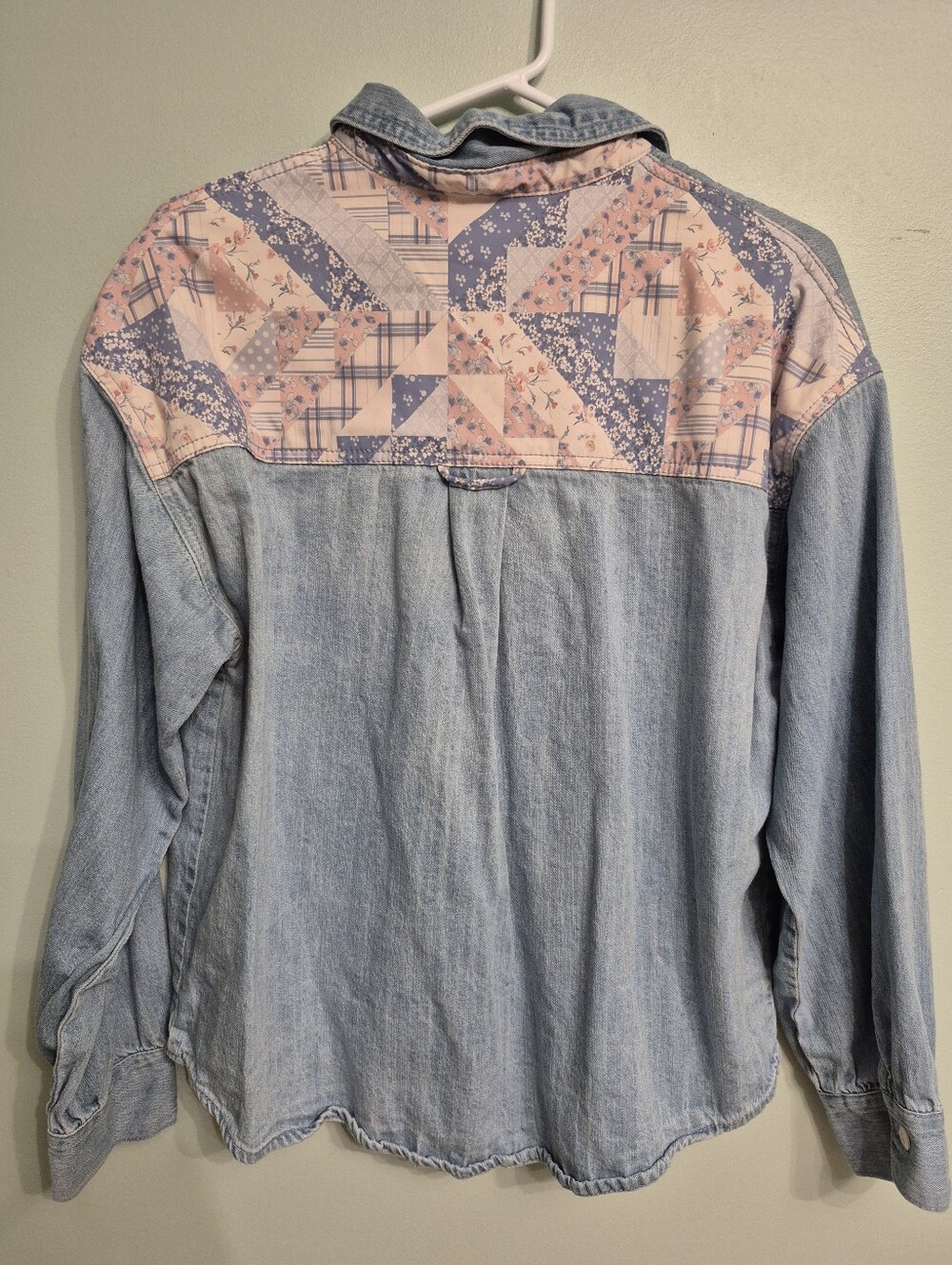 Women's Light Blue Denim Chambray Patchwork Quilt Yoke Button Up Shirt Size M/L - Picture 5 of 7